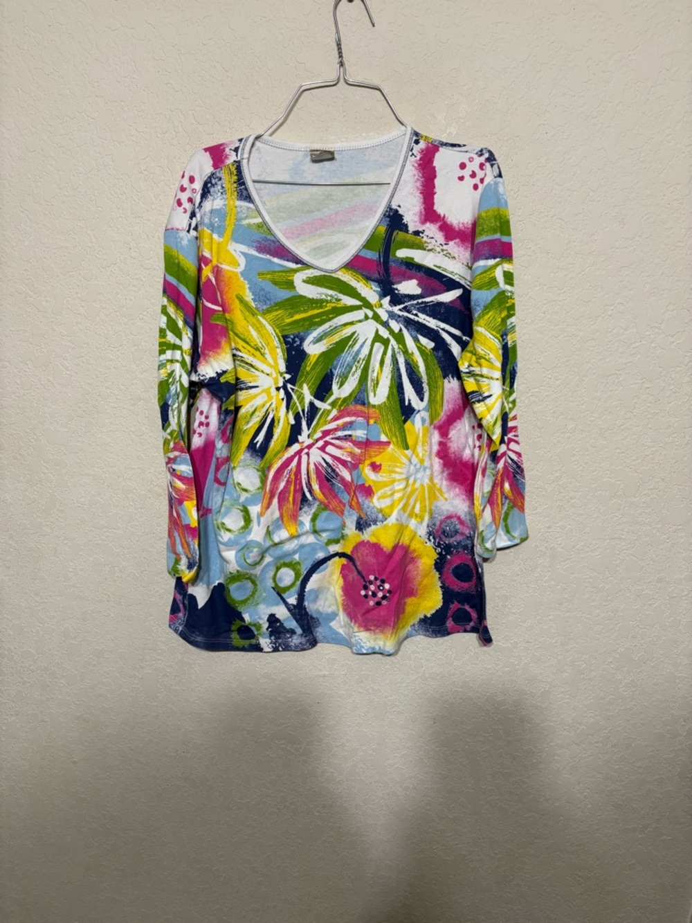Jess & Jane V-Neck Long Sleeve Floral Abstract Print Top - fantastic